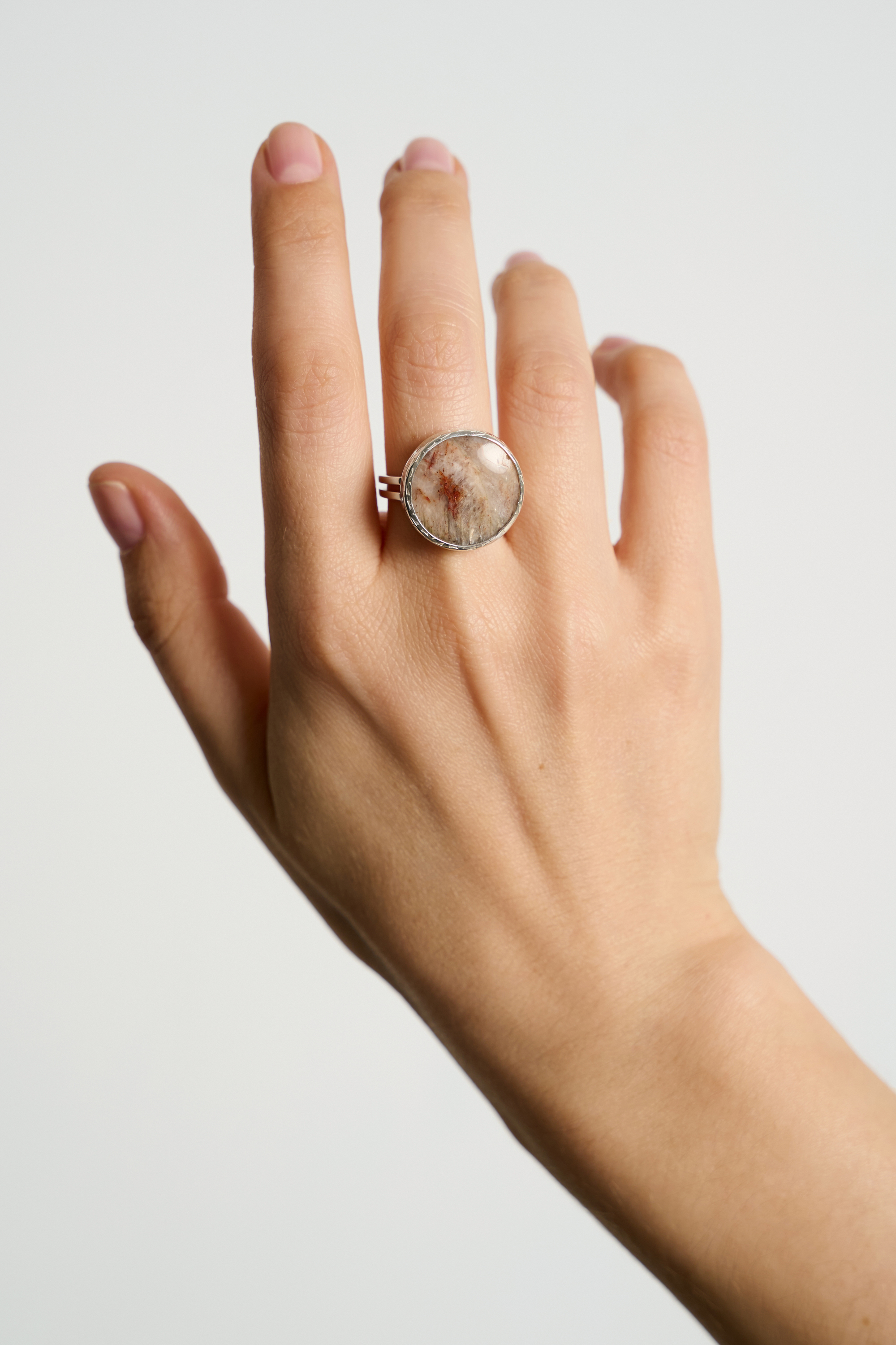 Кольцо с кварцем с ожелезнением