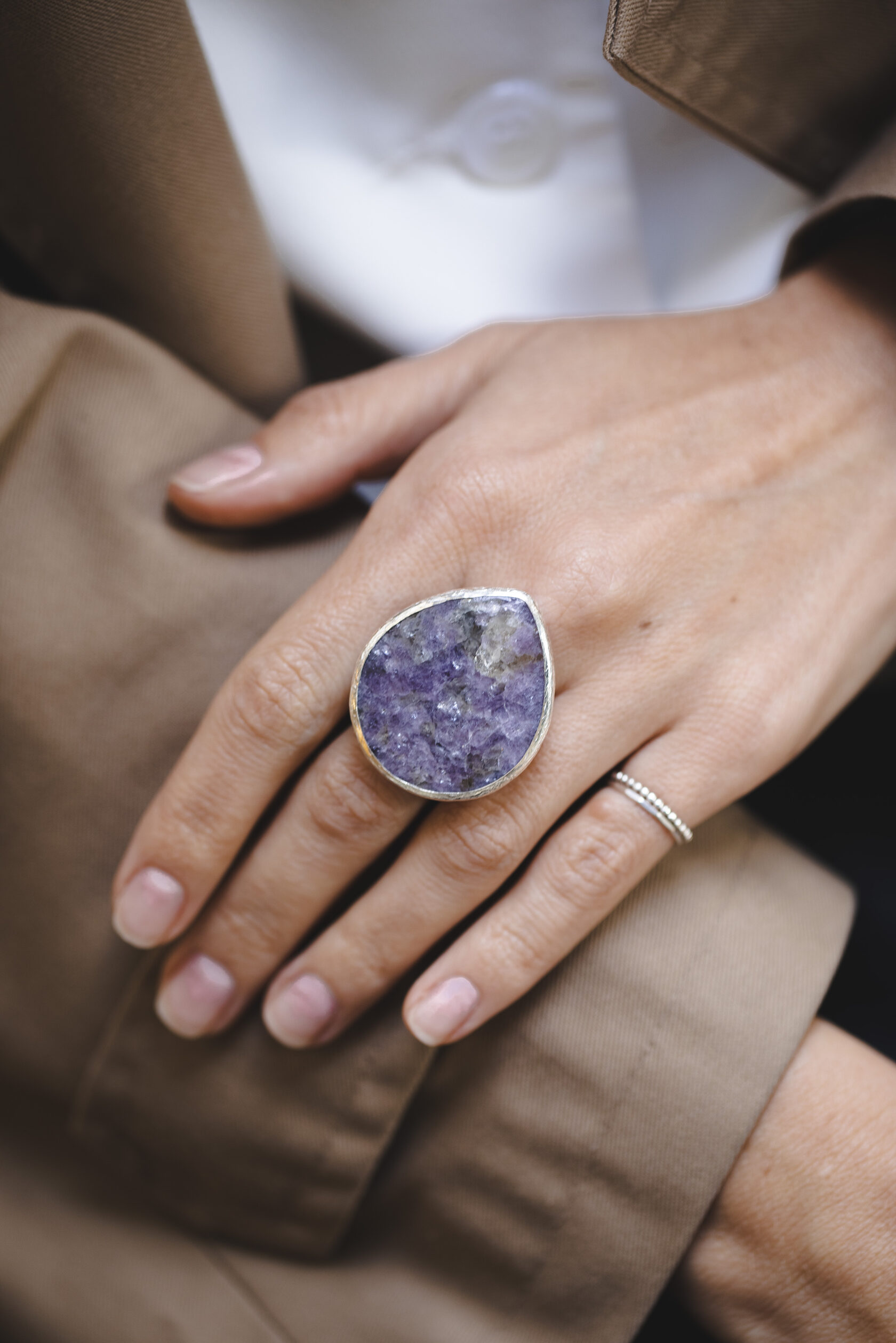 Кольцо с лепидолитом