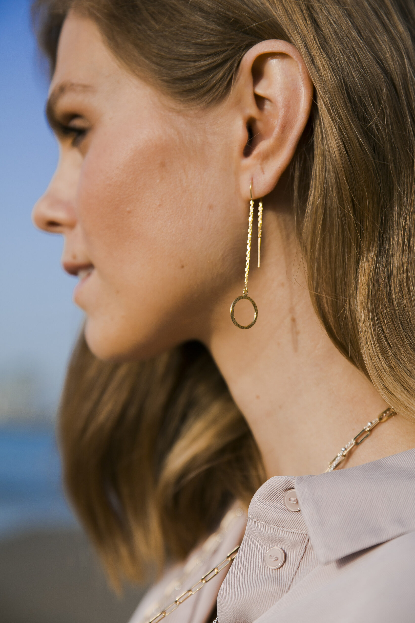 Серьги-цепочки с мятым кругом