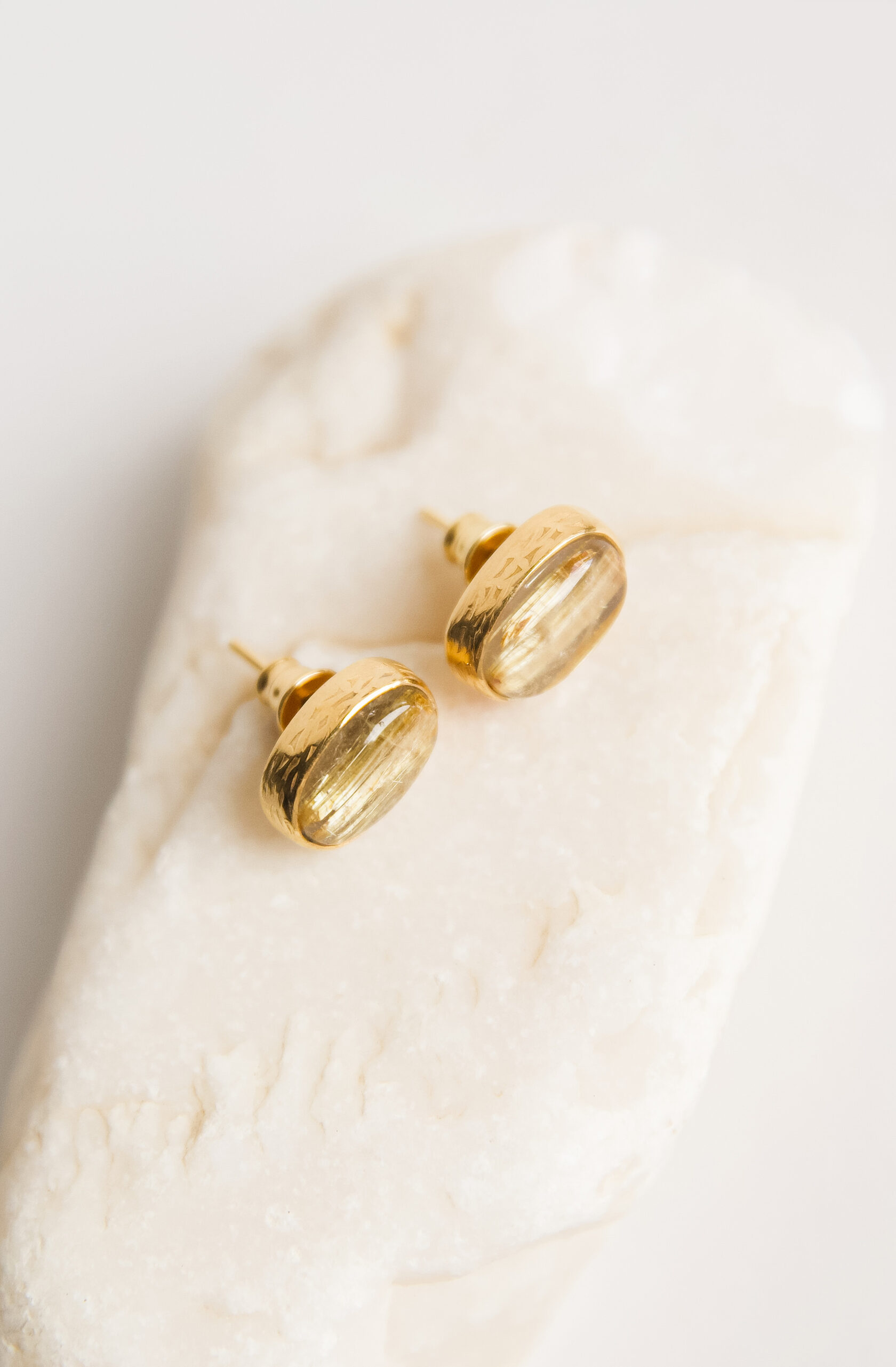 Пусеты с рутиловым кварцем Пусеты с рутиловым кварцем