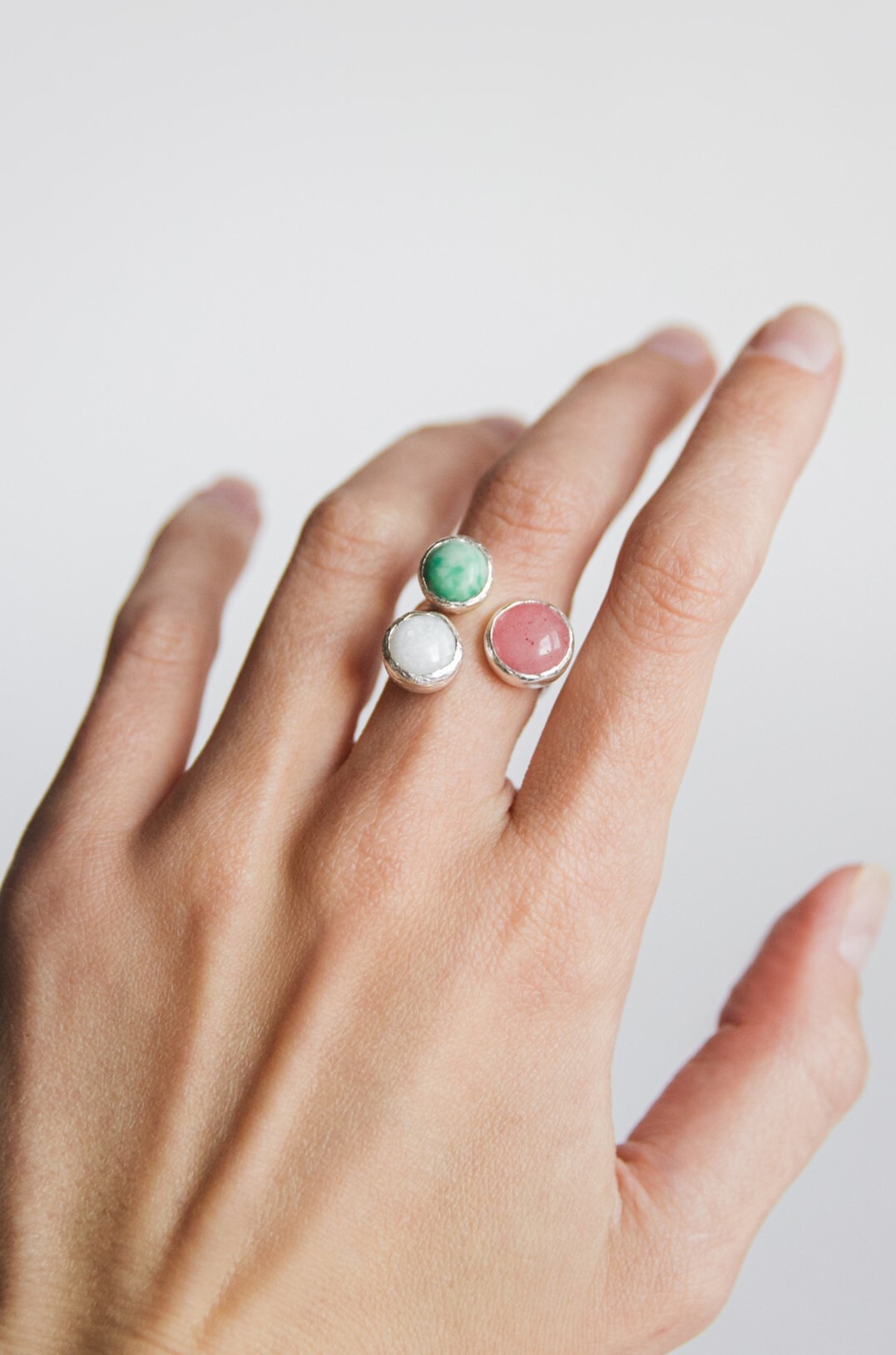 Кольцо с яшмой, розовым кварцем и беломоритом