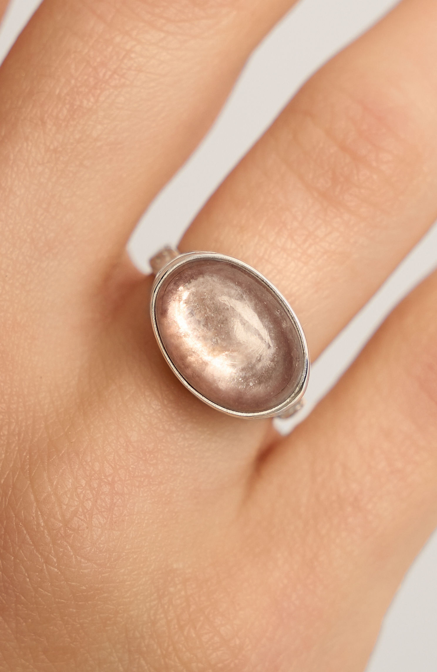 Кольцо с лепидолитом