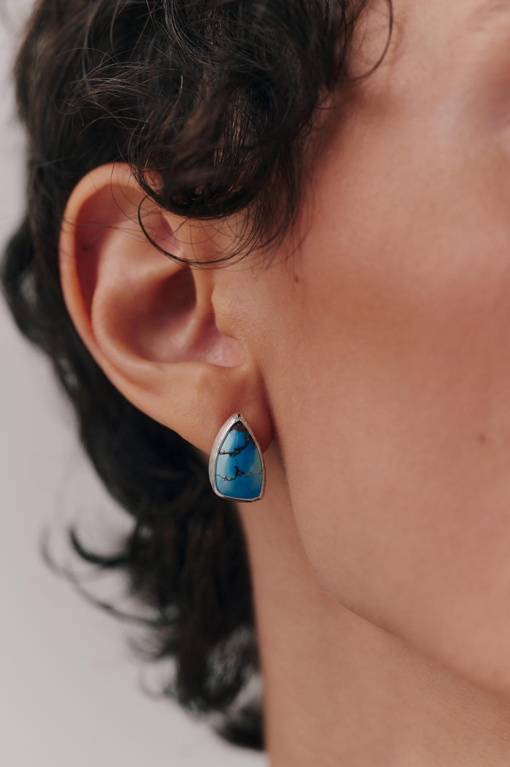 Серьги с треугольной бирюзой