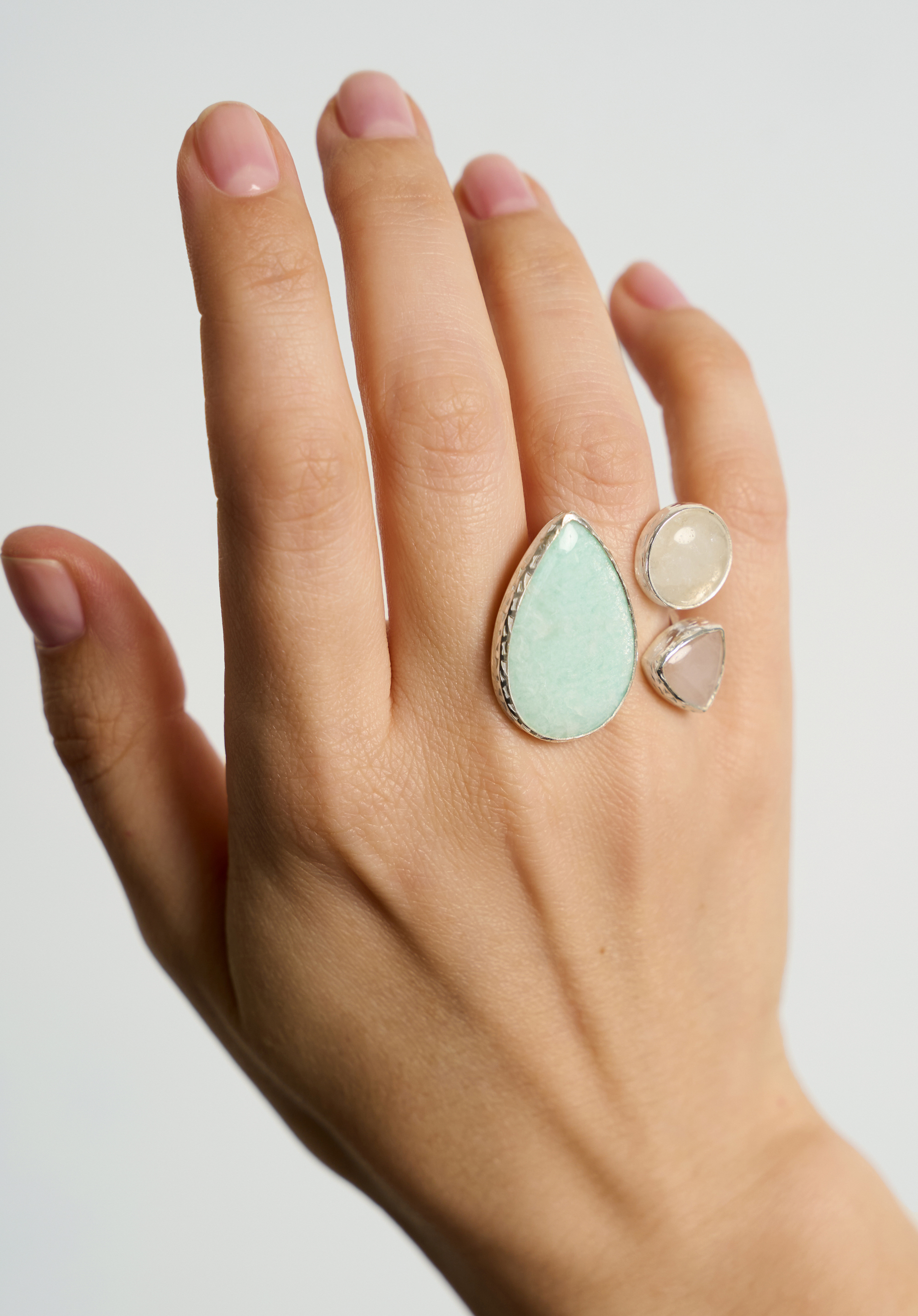 Кольцо с амазонитом, горным хрусталем и розовым кварцем