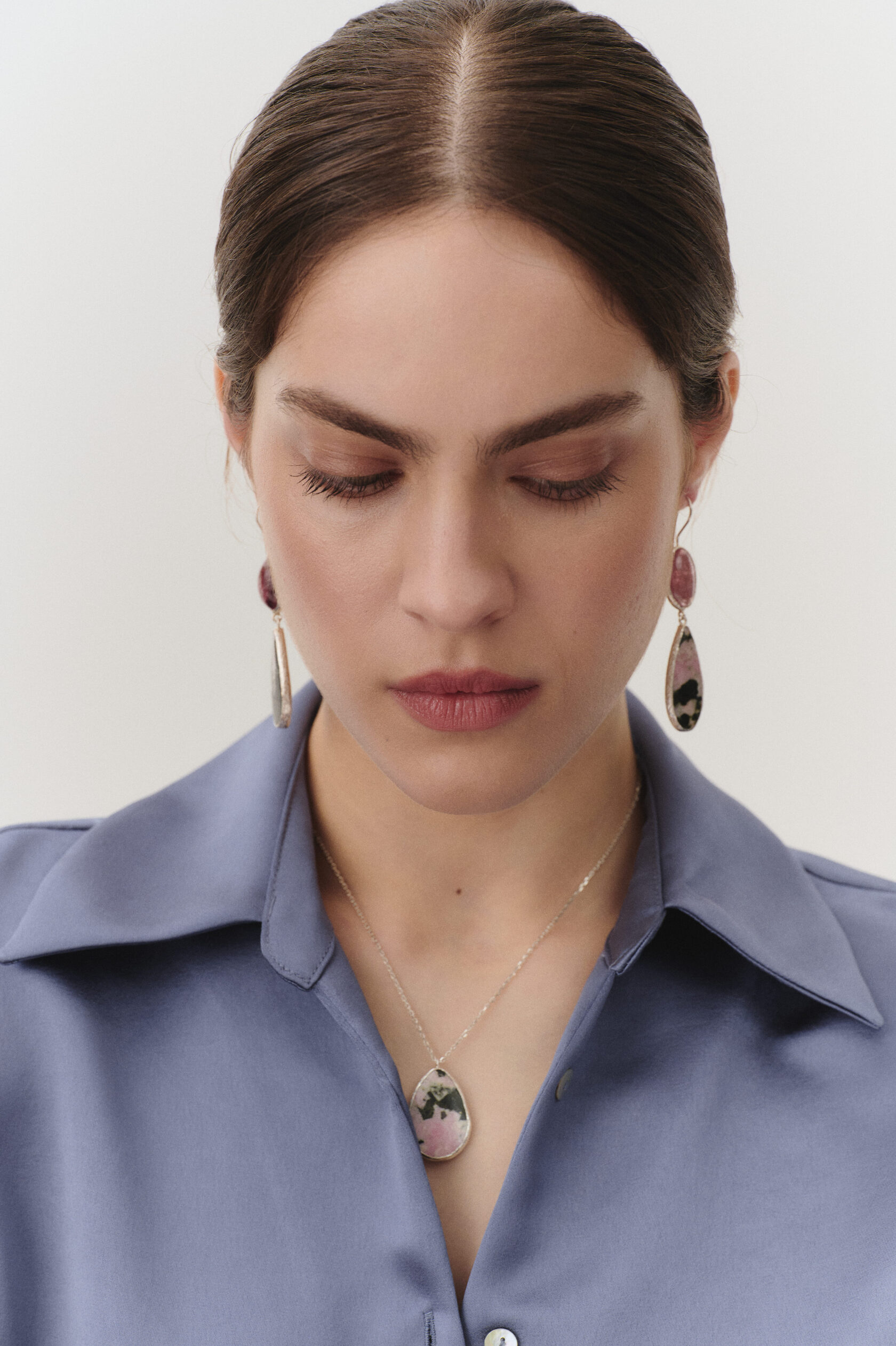 Подвеска с тулитом