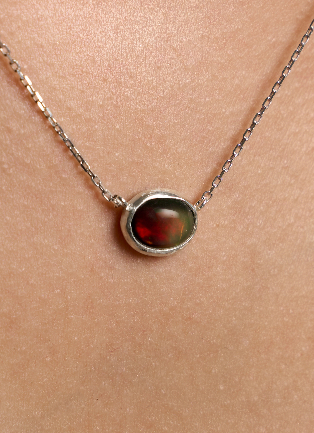 Подвеска с эфиопским опалом