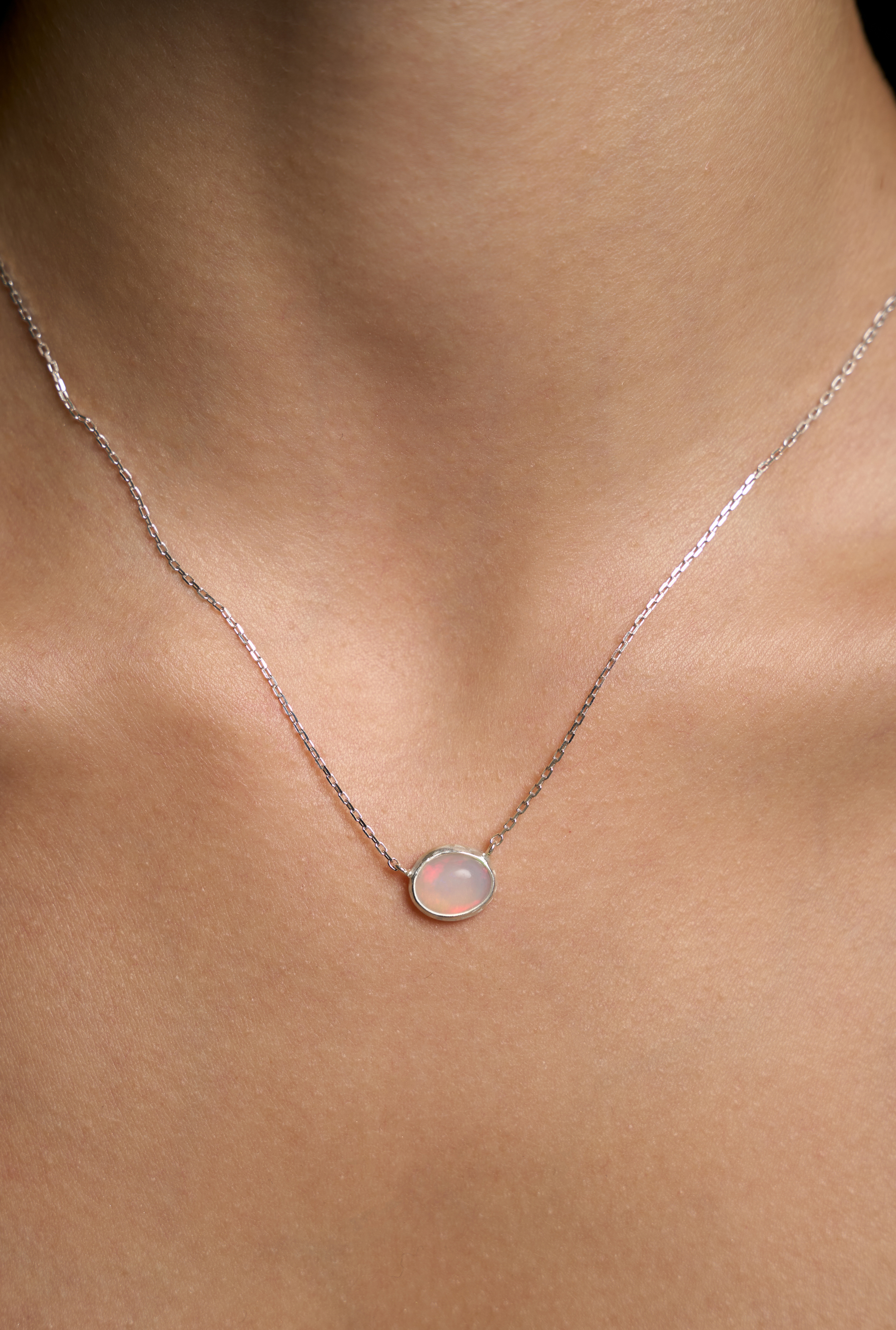 Подвеска с эфиопским опалом