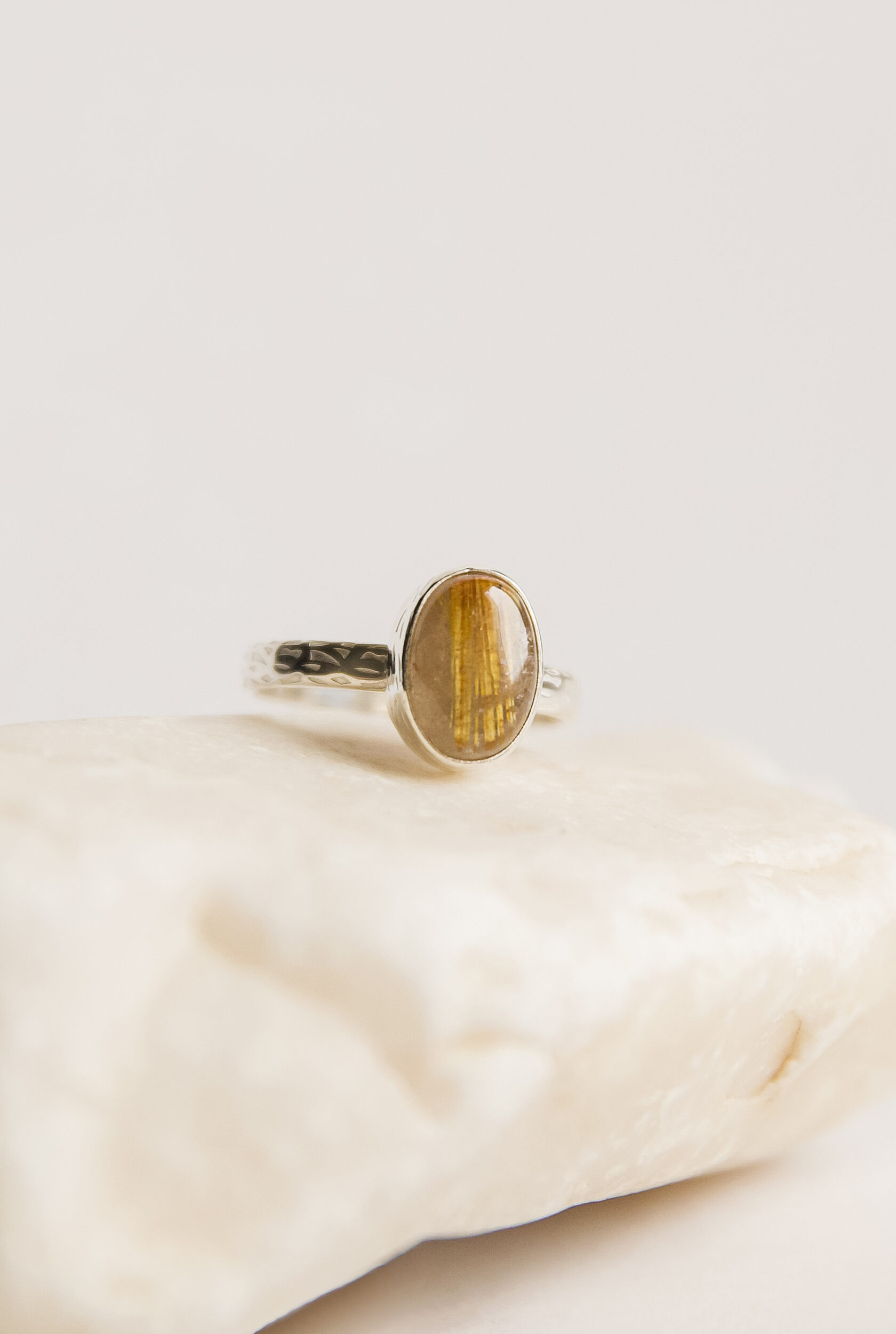 Кольцо с рутиловым кварцем