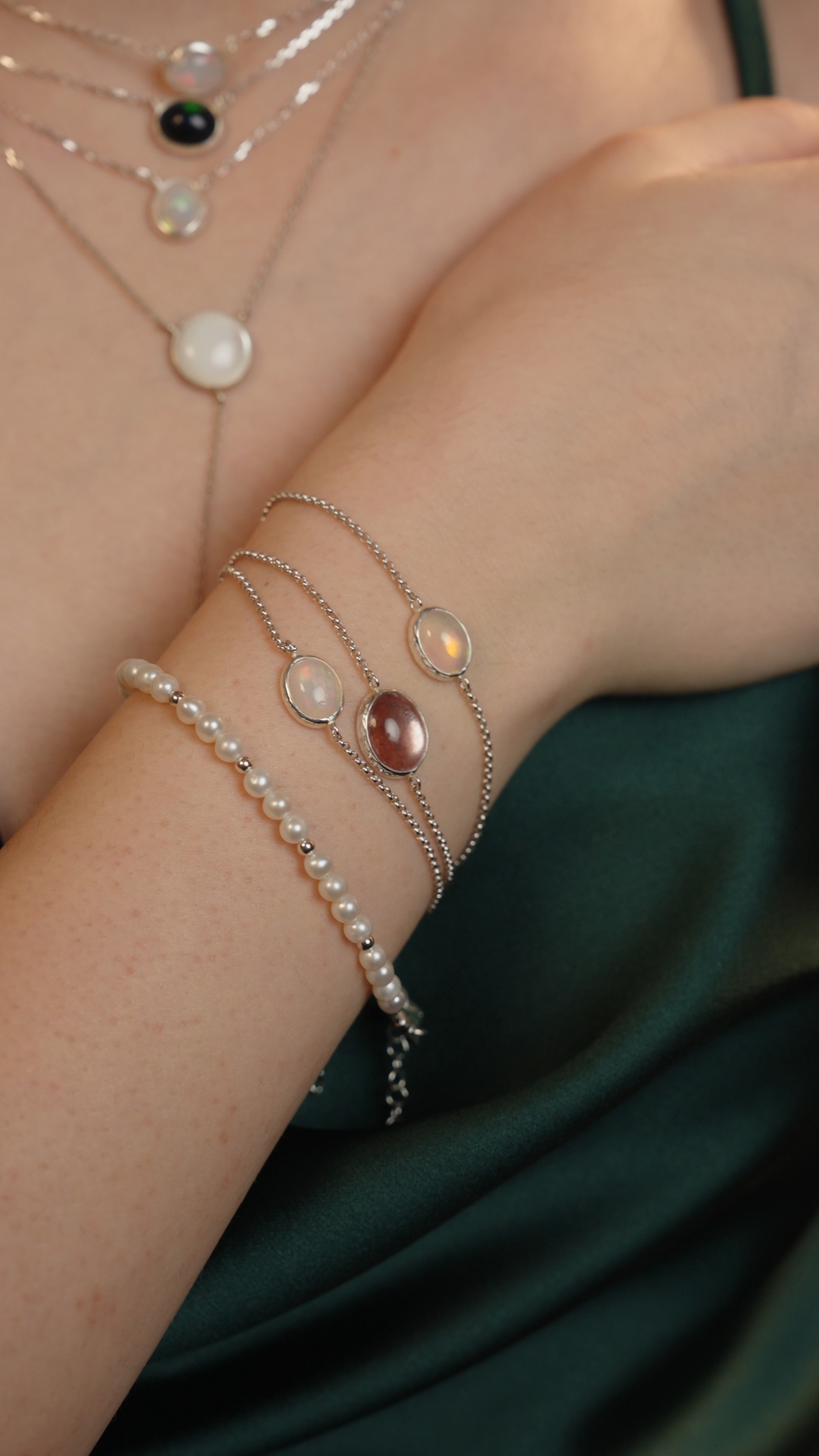 Браслет с эфиопским опалом