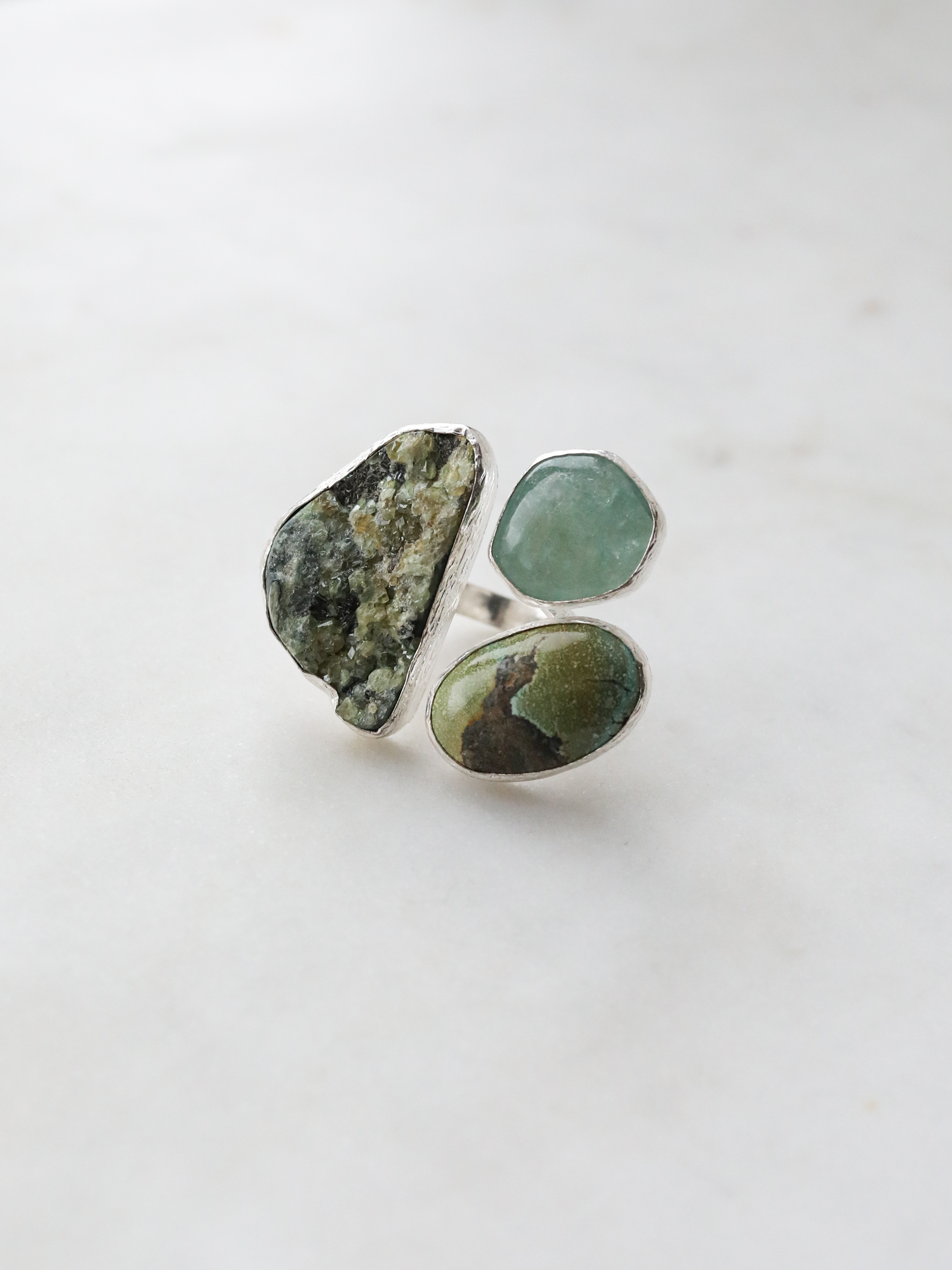 Кольцо с халцедоном, аквамарином и бирюзой