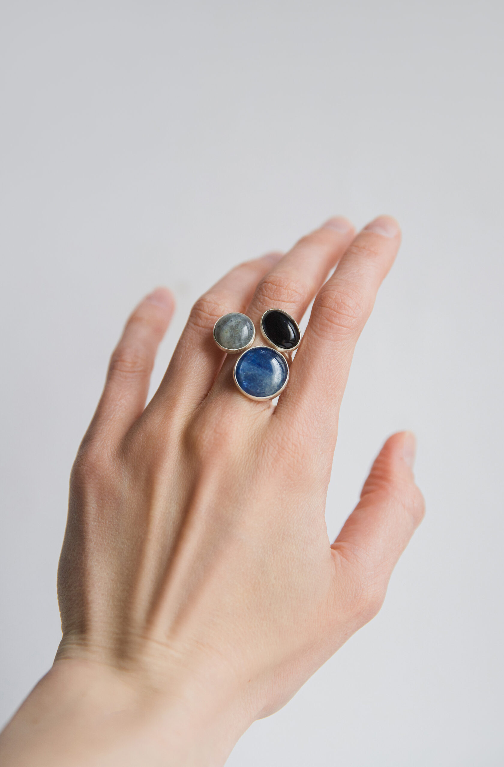 Кольцо с кианитом, агатом и лабрадоритом