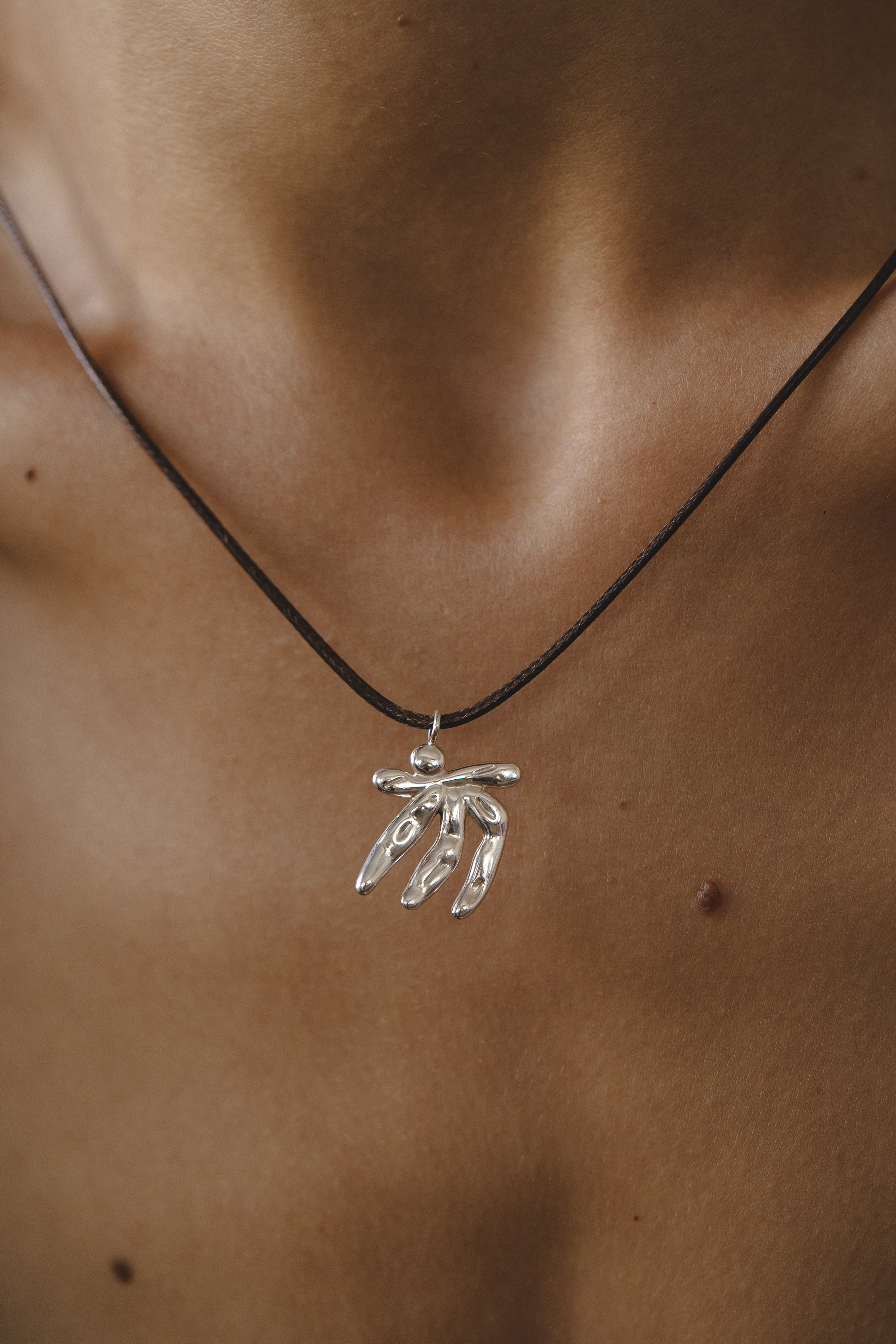 Подвеска Family на шнуре