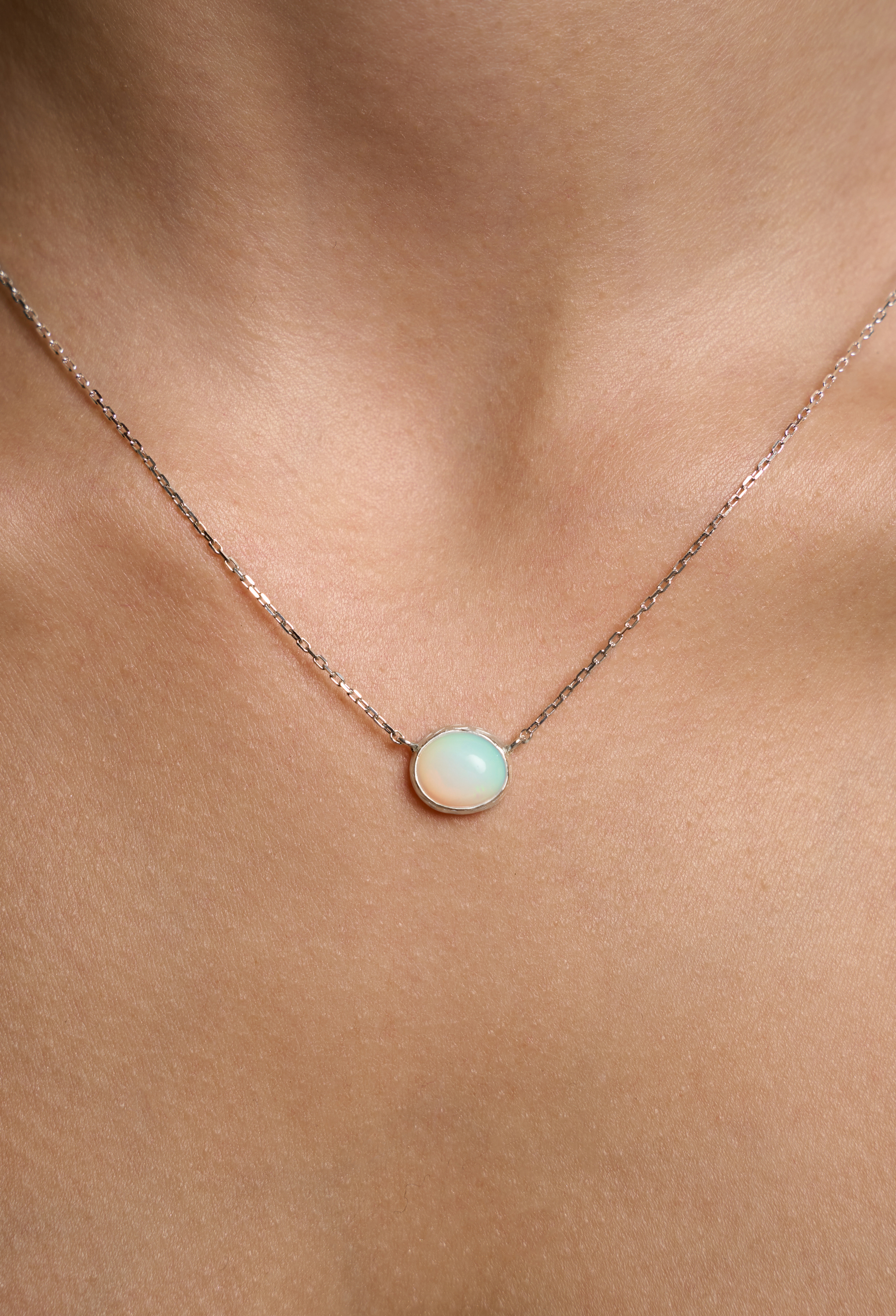 Подвеска с эфиопским опалом