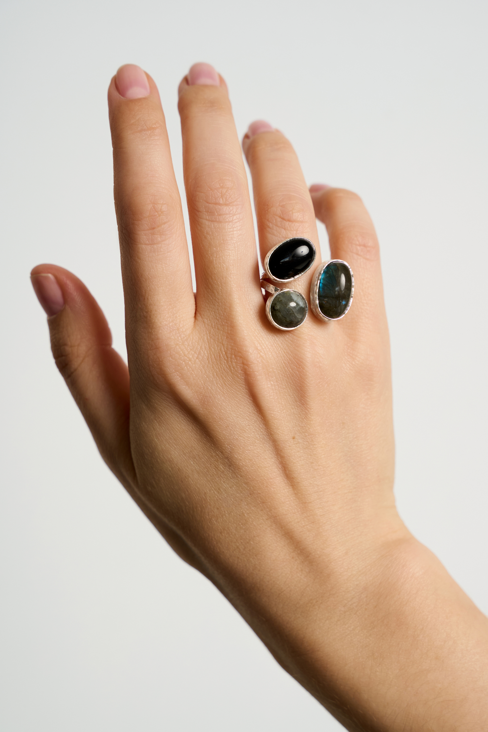 Кольцо с спектролитом, лабрадоритом и черным агатом