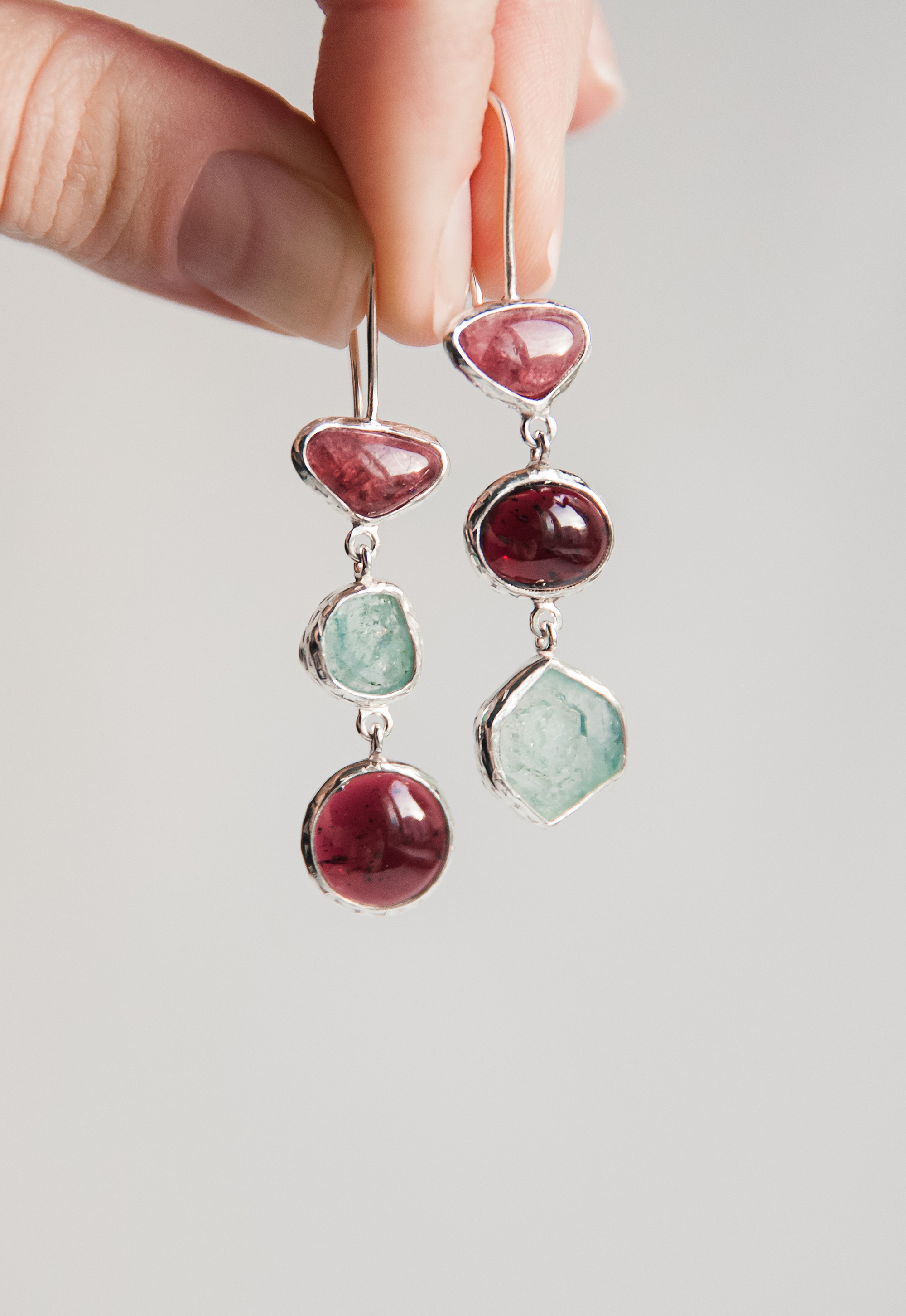Серьги с турмалином, аквамарином и гранатом