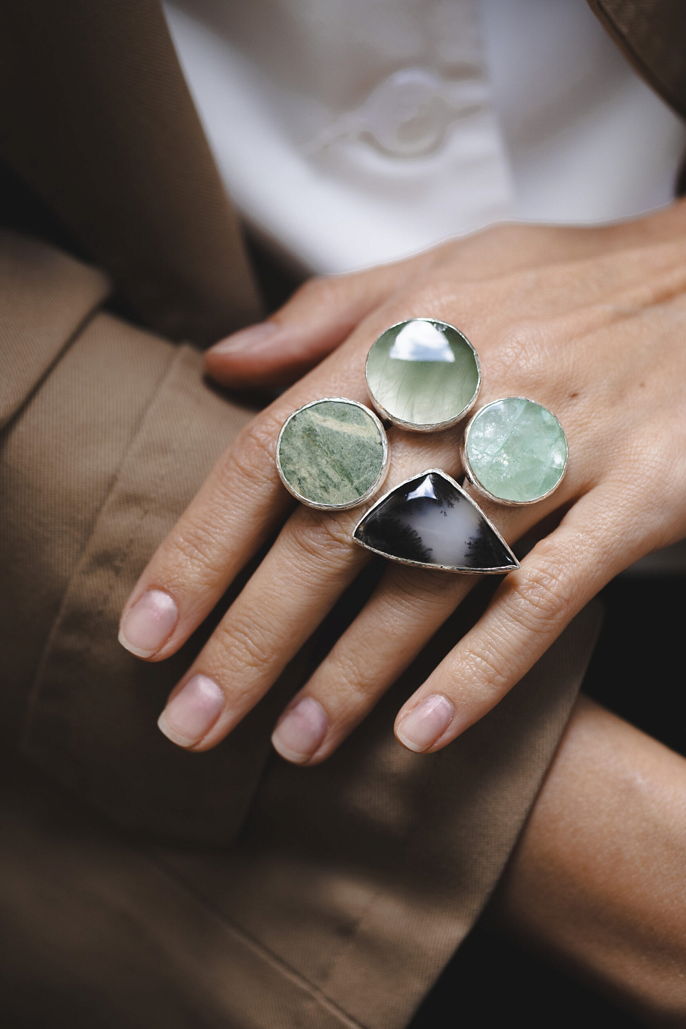 Кольцо с праземом, флюоритом, лиственитом и моховым агатом