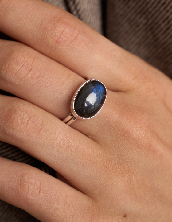Кольцо со спектролитом