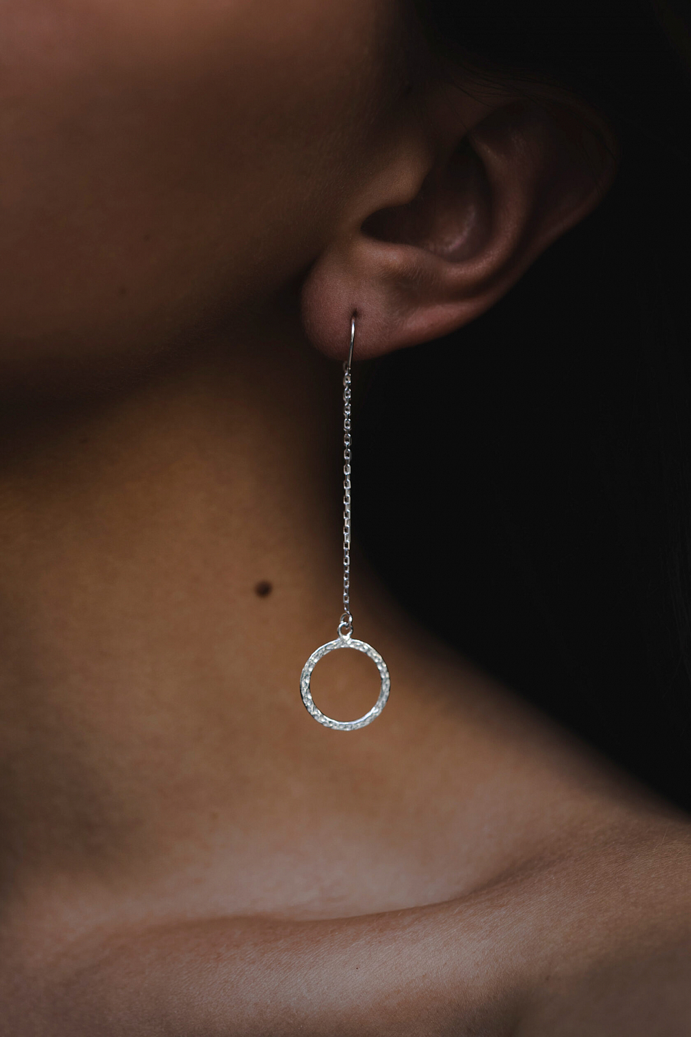 Серьги-цепочки с мятым кругом