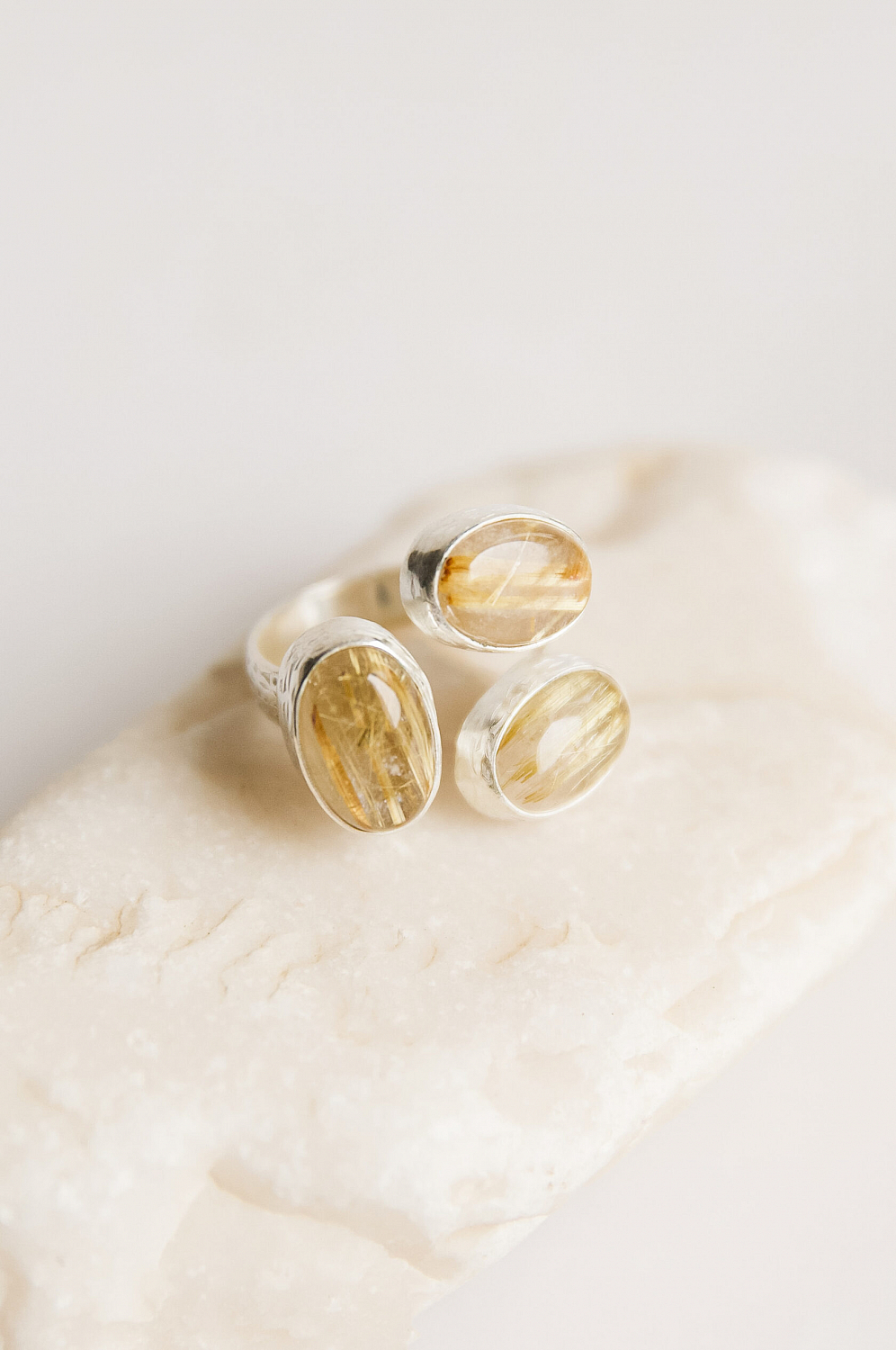 Кольцо с рутиловым кварцем