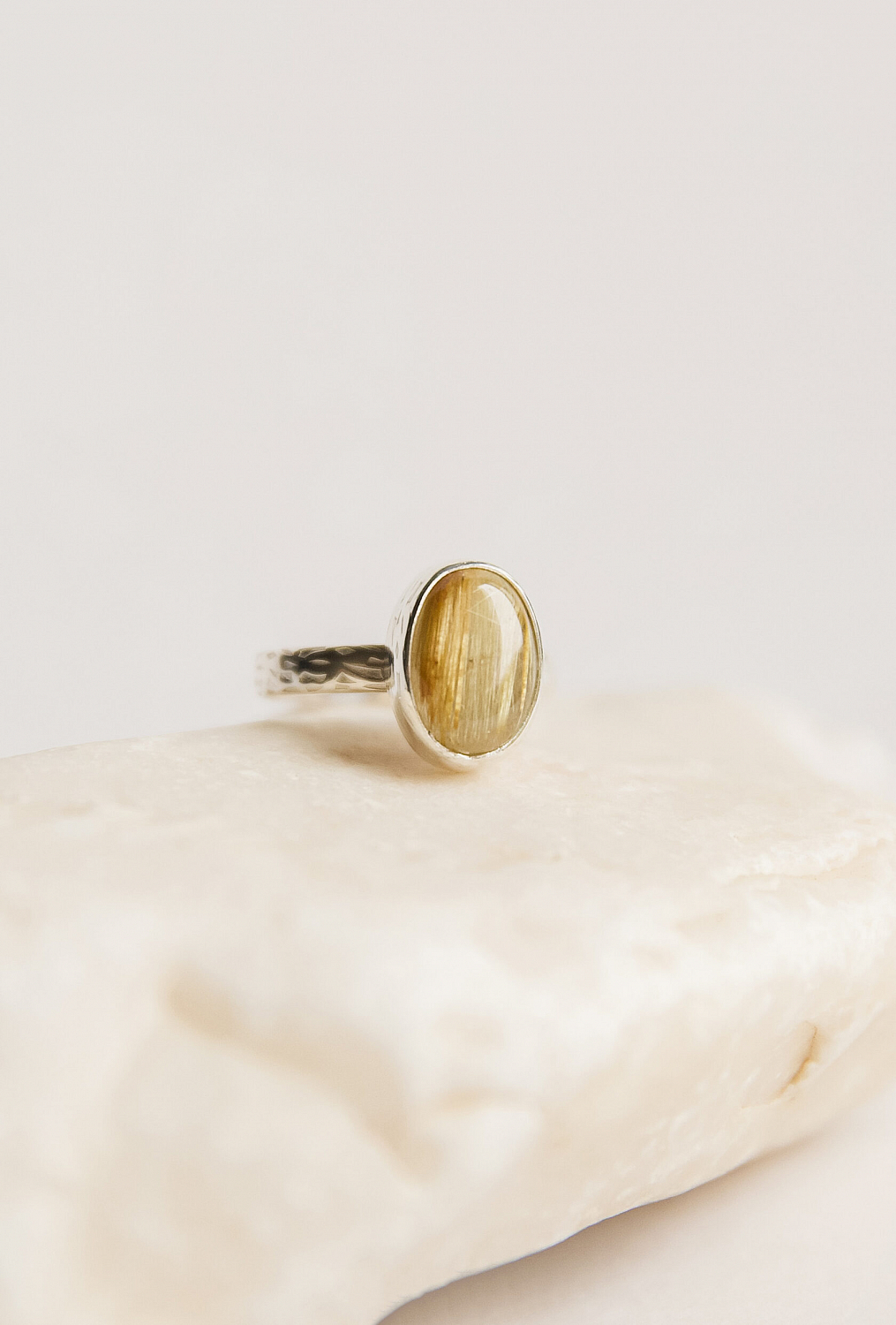 Кольцо с рутиловым кварцем