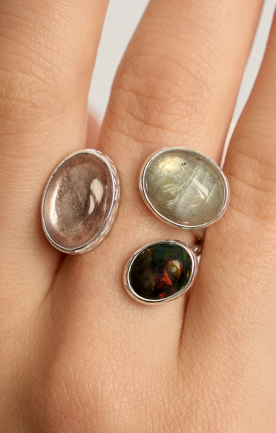 Кольцо с лепидолитом, лабрадоритом и эфиопским опалом