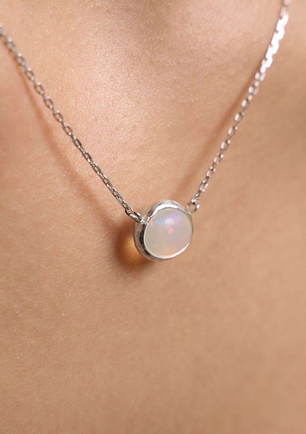 Подвеска с эфиопским опалом