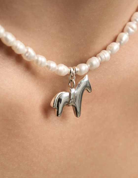 Жемчужная нить Лошадка