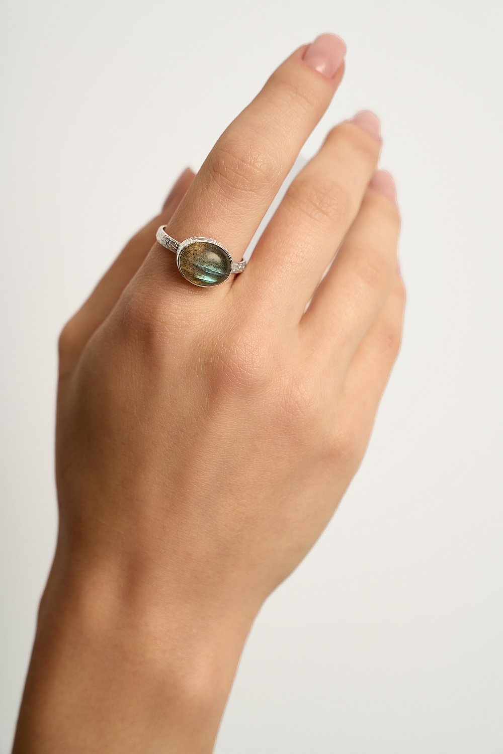 Кольцо с лабрадоритом