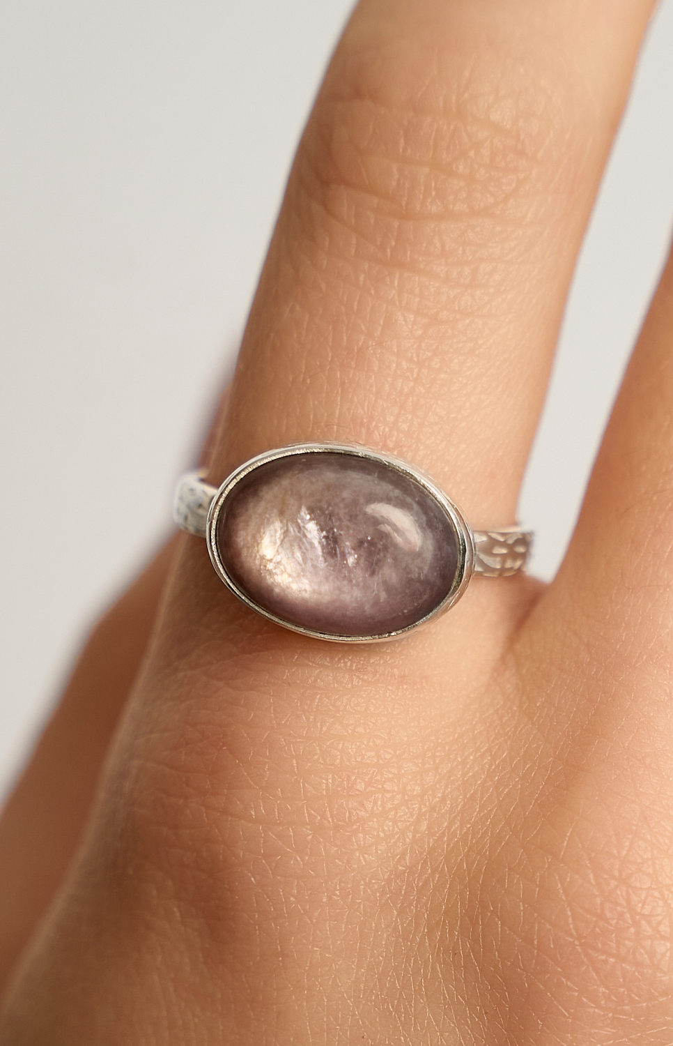 Кольцо с лепидолитом