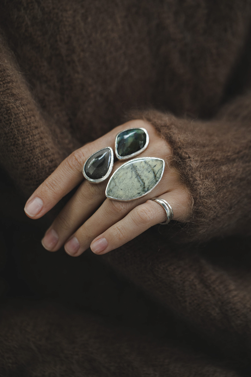 Кольцо с опалом, спектролитом и морионом