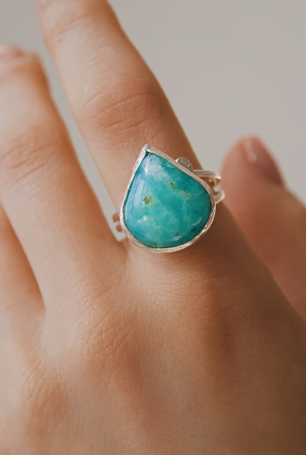 Кольцо с перуанским опалом