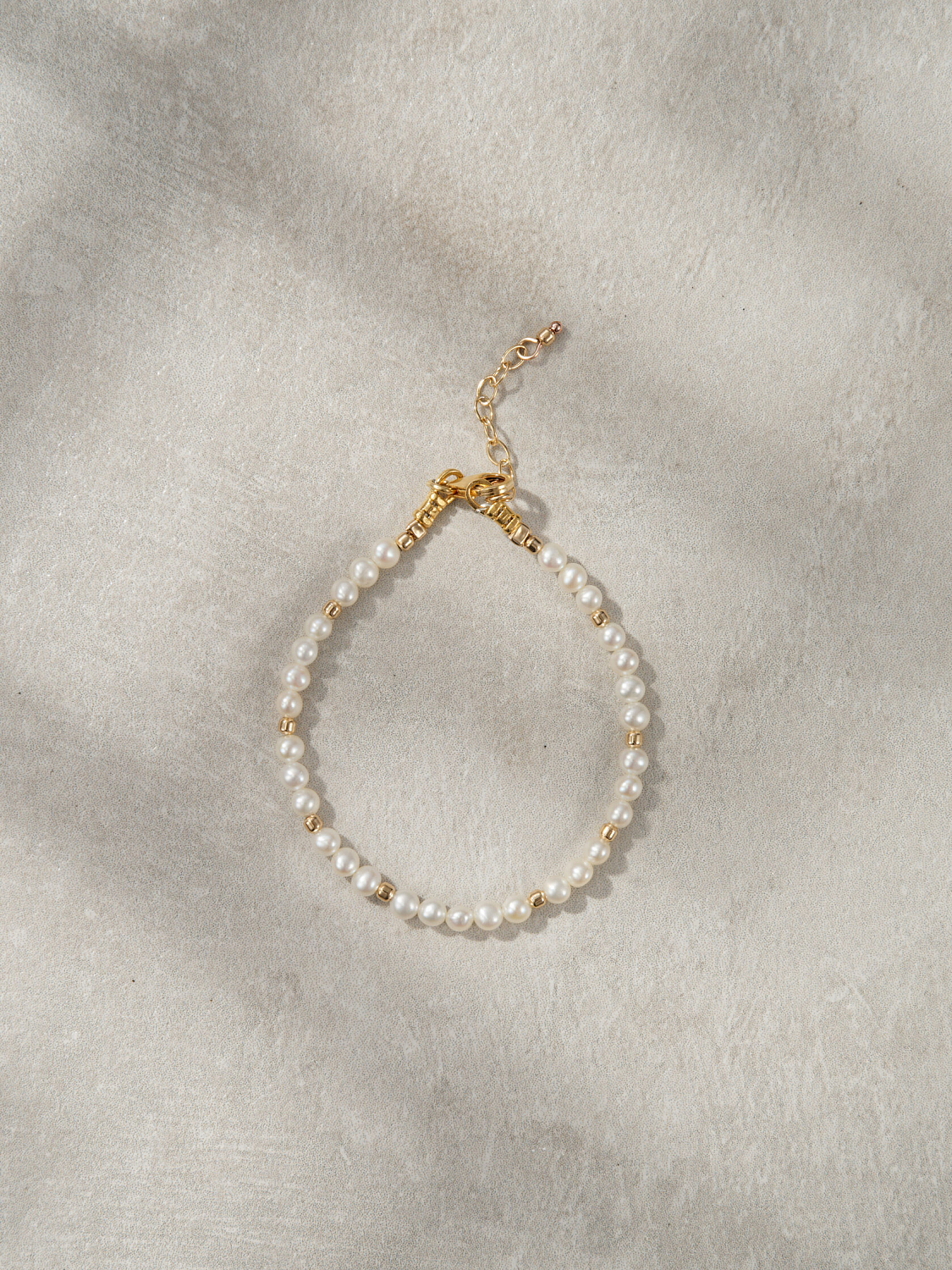 Браслет с бусинами речного жемчуга