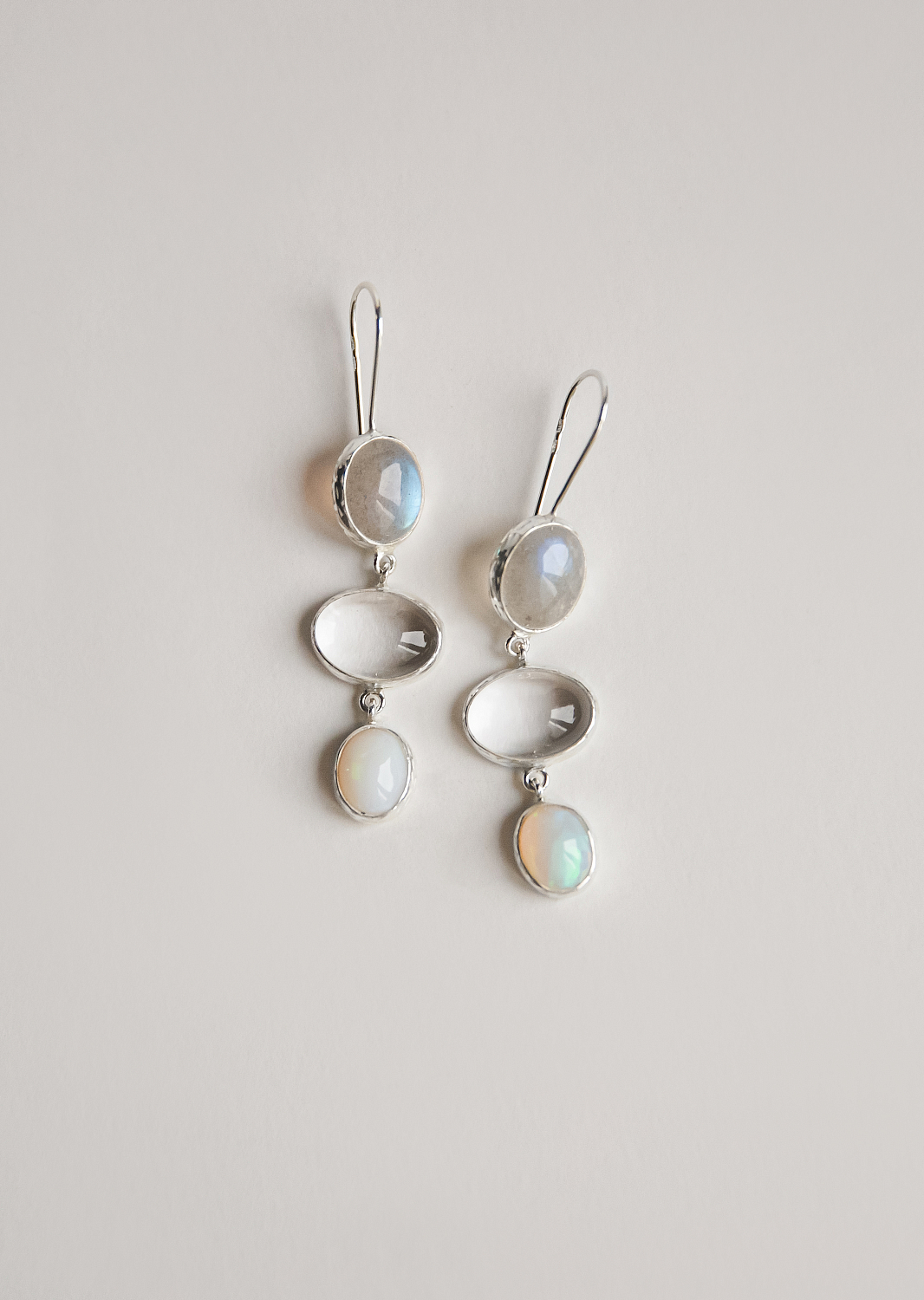 Серьги с лабрадоритом, горным хрусталем и эфиопским опалом