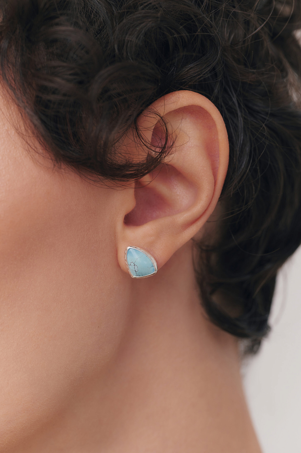 Пусеты с бирюзой треугольные