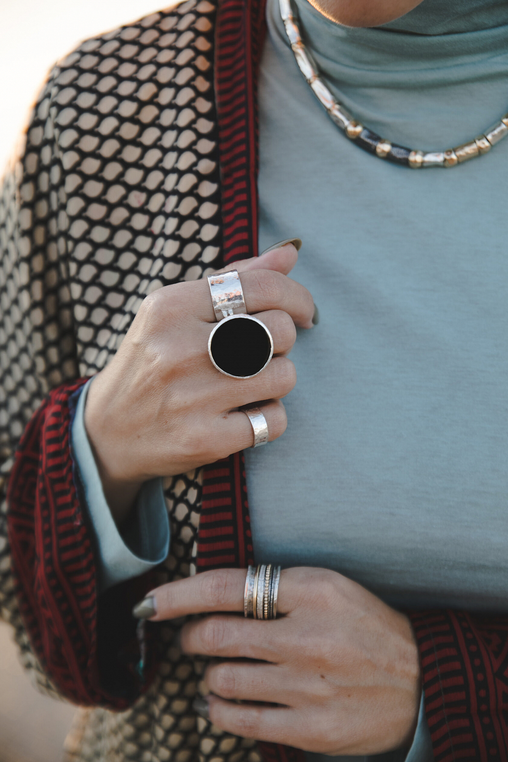 Кольцо с плоским чёрным агатом