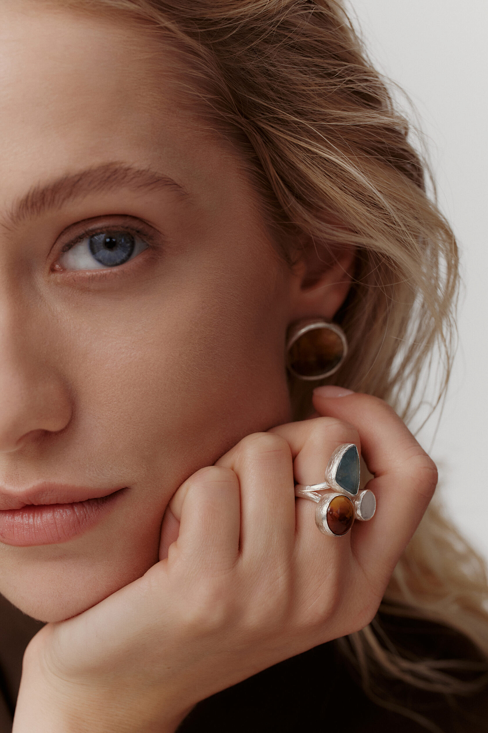 Кольцо с аквамарином, кварцем и яшмой