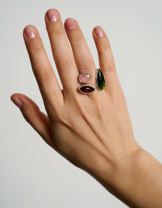 Кольцо с хромдиопсидом, гранатом и турмалином