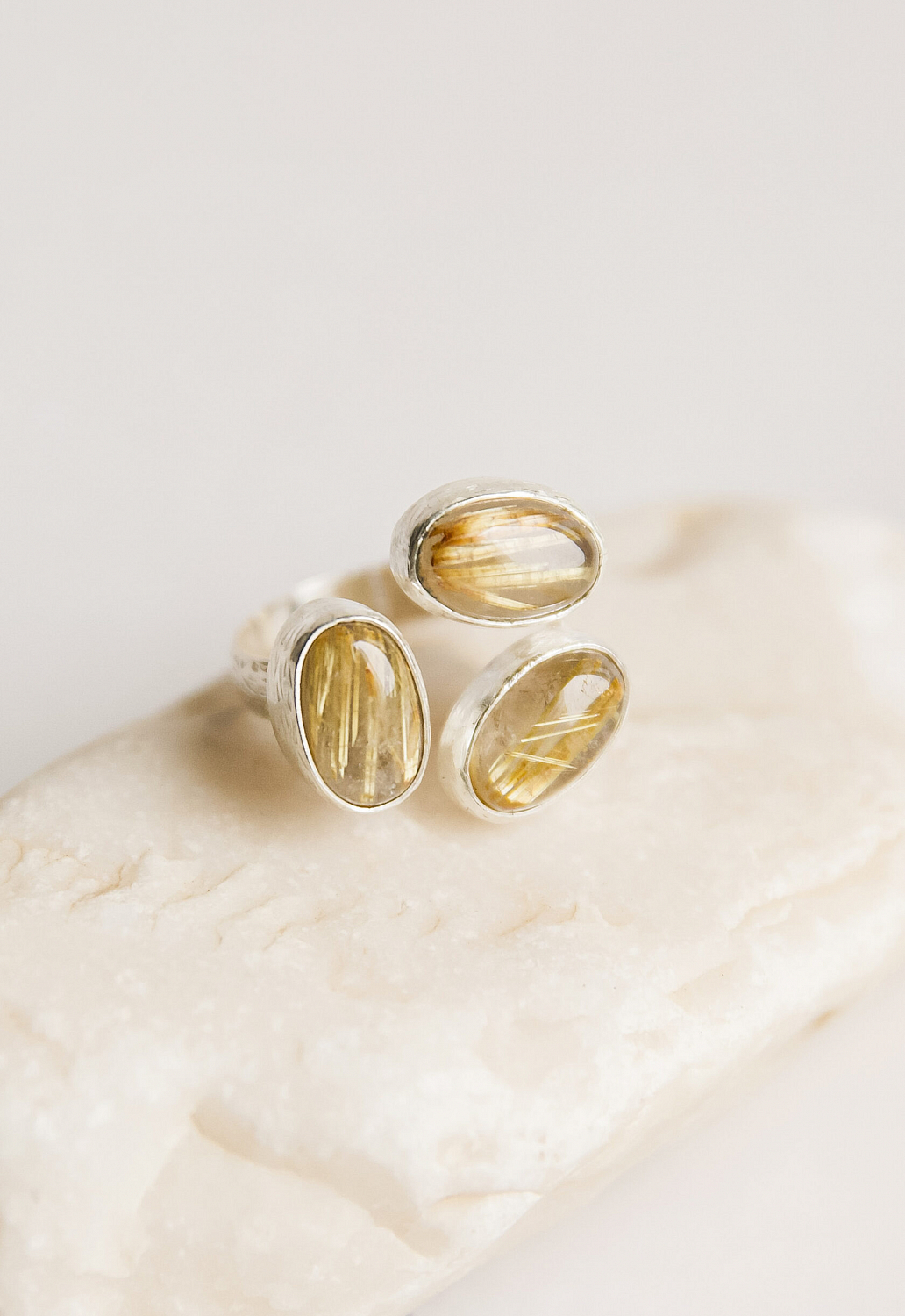 Кольцо с рутиловым кварцем