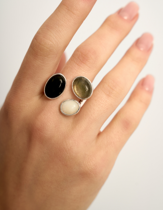 Кольцо с черным агатом, лабрадоритом и эфиопским опалом