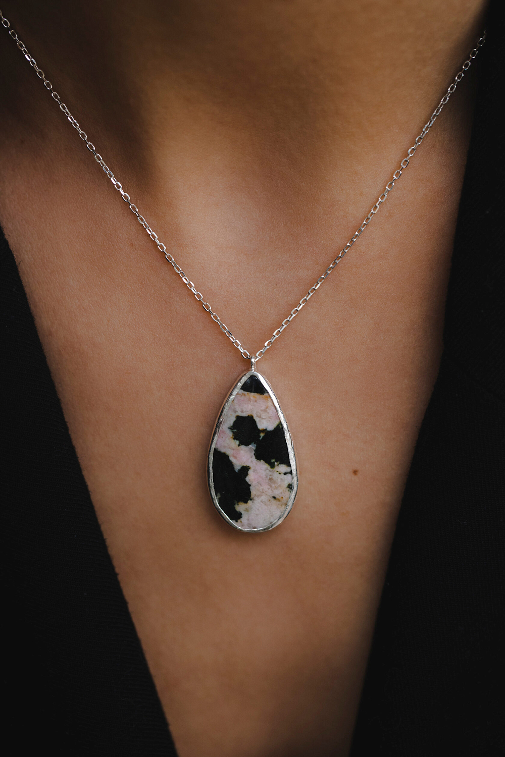 Подвеска с тулитом