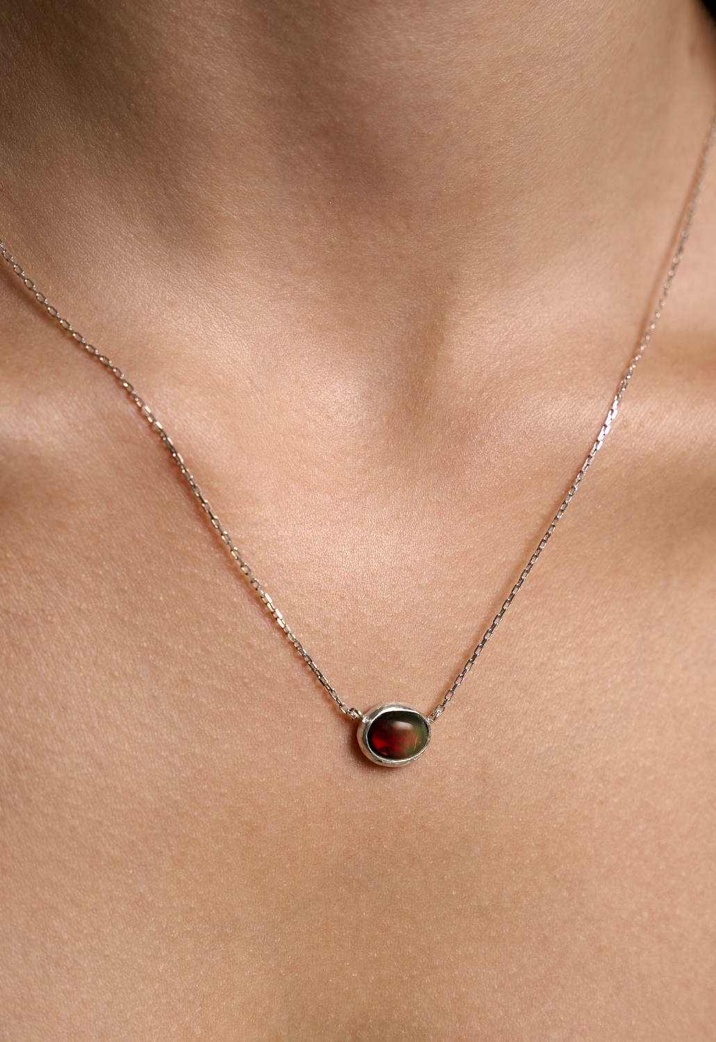 Подвеска с эфиопским опалом