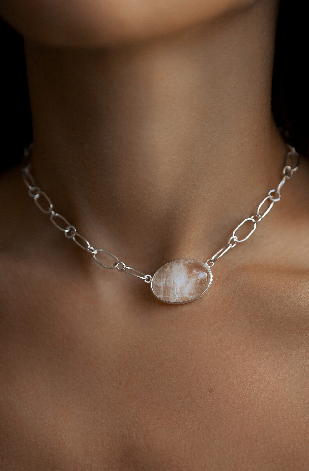 Чокер Луна с горным хрусталём на цепочке