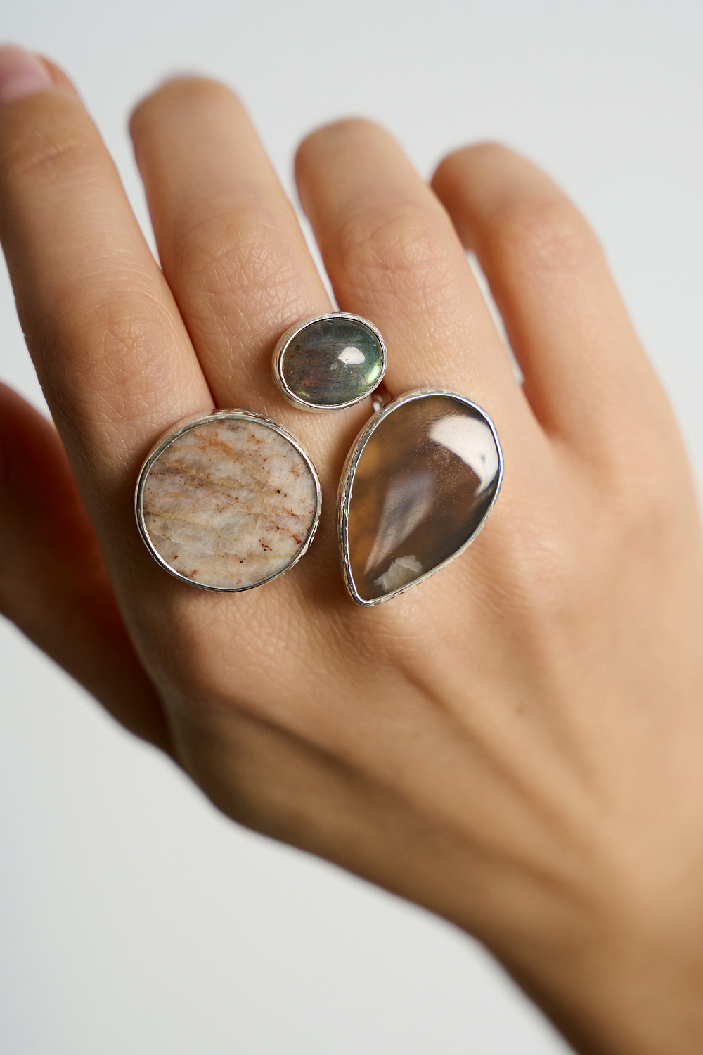 Кольцо с лунным камнем, лабрадоритом и агатом