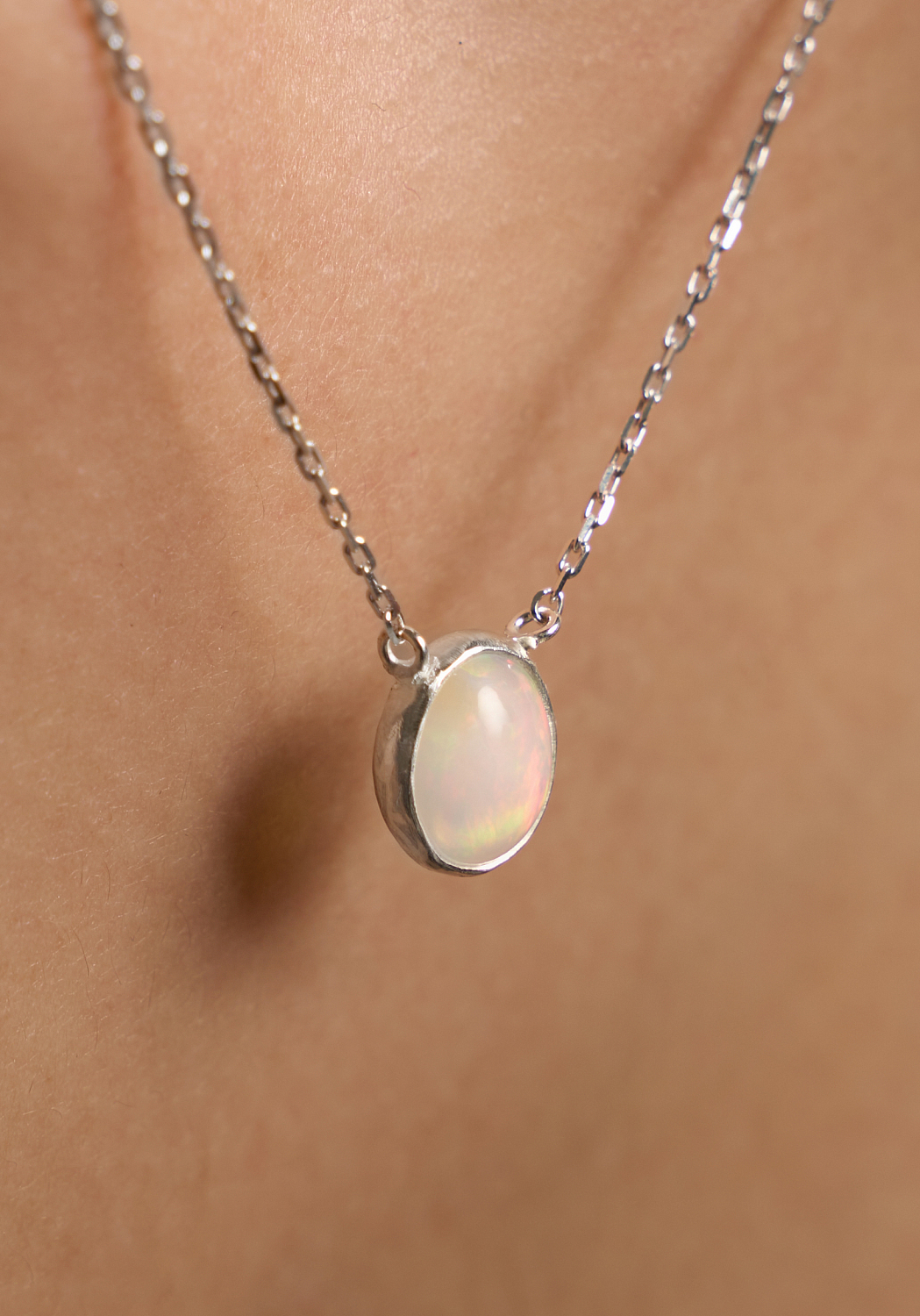 Подвеска с эфиопским опалом