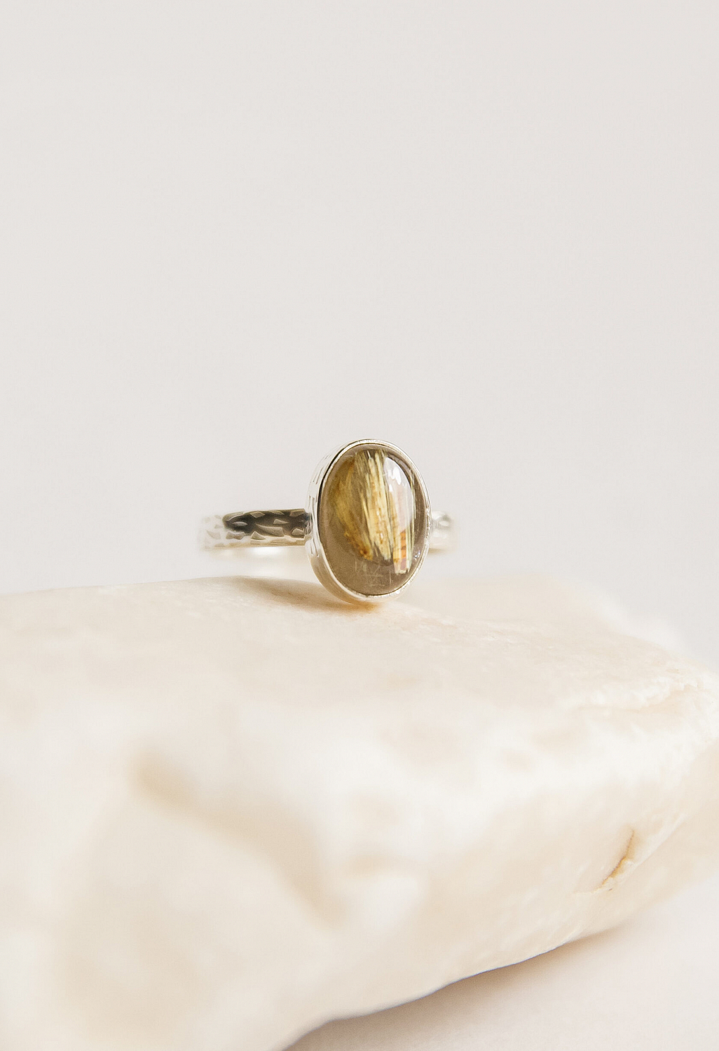 Кольцо с рутиловым кварцем