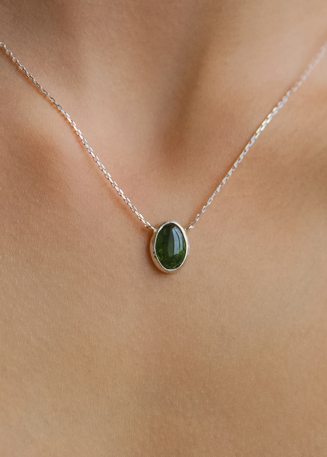 Подвеска с хромдиопсидом