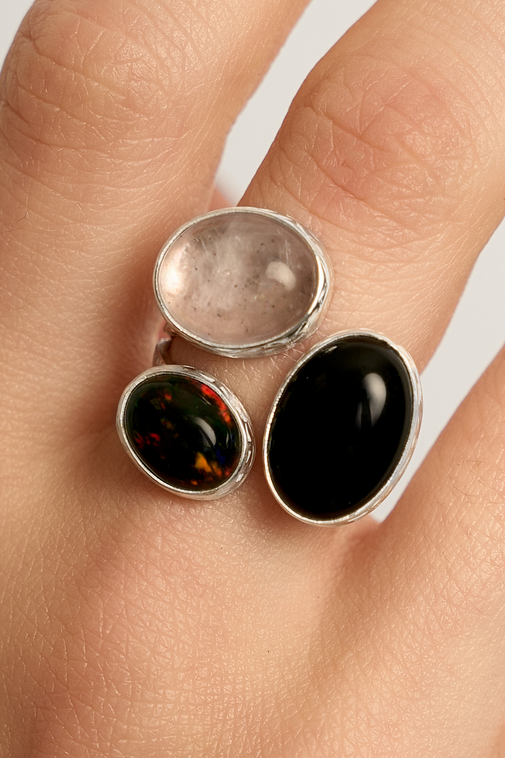 Кольцо с черным агатом, эфиопским опалом и лепидолитом
