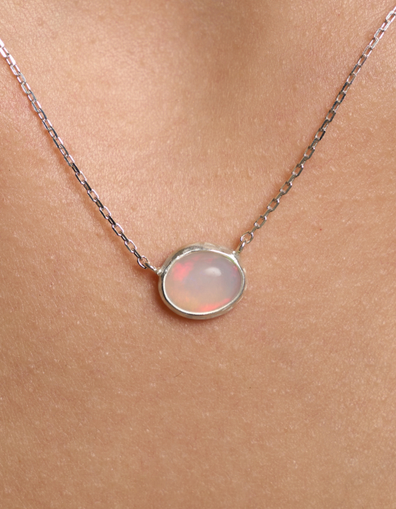 Подвеска с эфиопским опалом