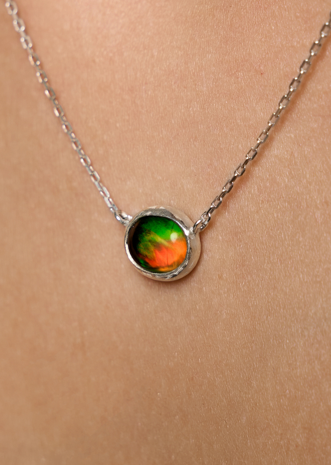 Подвеска с эфиопским опалом