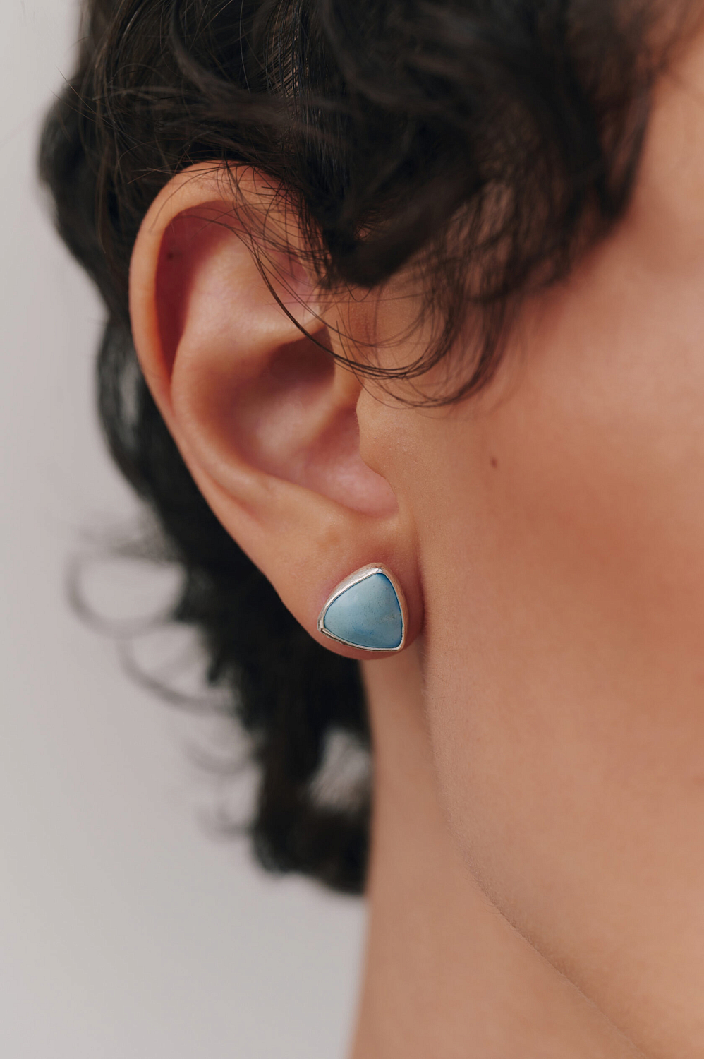 Пусеты с бирюзой треугольные